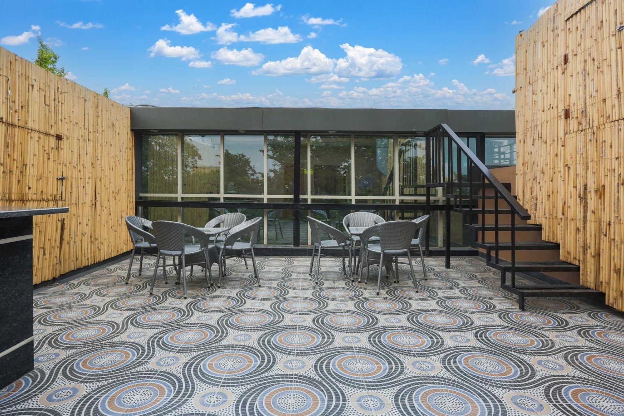 Super Townhouse Vikaspuri Ξενοδοχείο Δελχί Εξωτερικό φωτογραφία